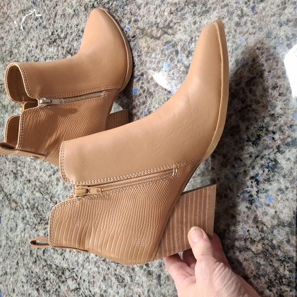 "DOLCE VITA" SZ. 7.5, KOOLEY ANKLE BOOTIES. NWOT. NEVER WORN! - Picture 9 of 16